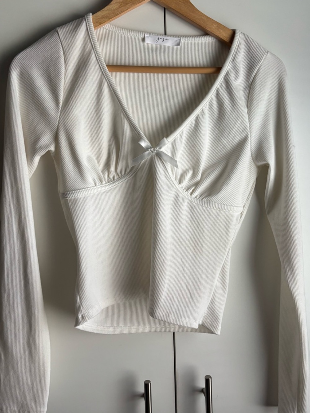 Ribbed White Long-Sleeve V-Neck Top with Bow Detail